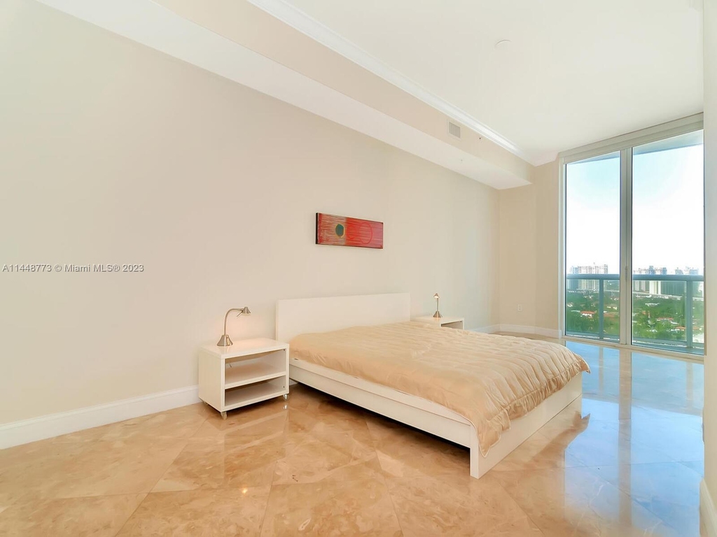 18101 Collins Ave - Photo 22