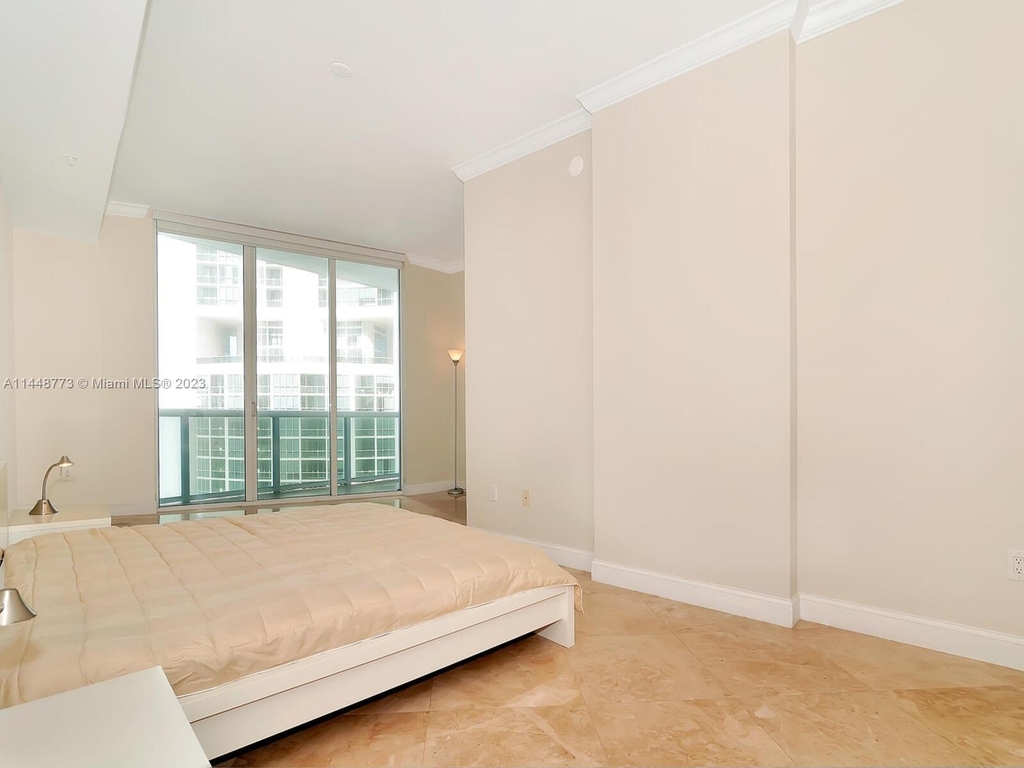 18101 Collins Ave - Photo 23