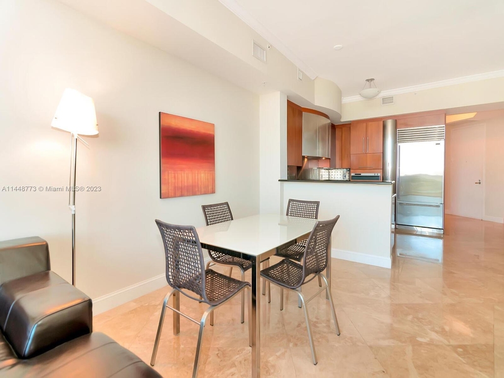 18101 Collins Ave - Photo 14