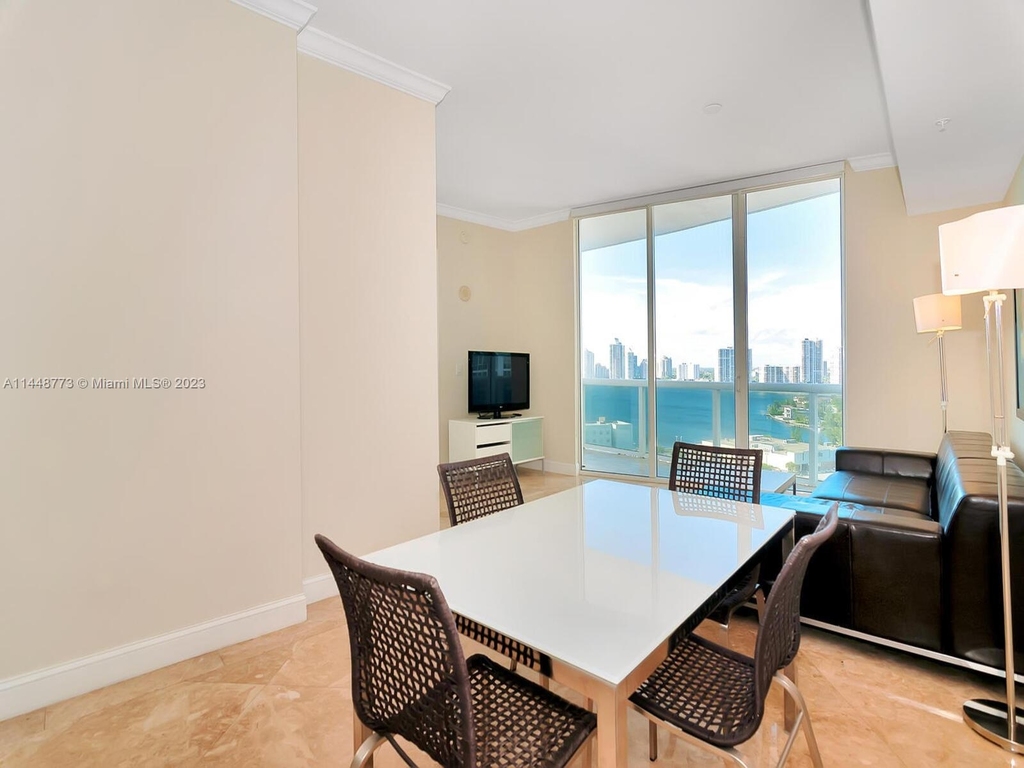 18101 Collins Ave - Photo 10