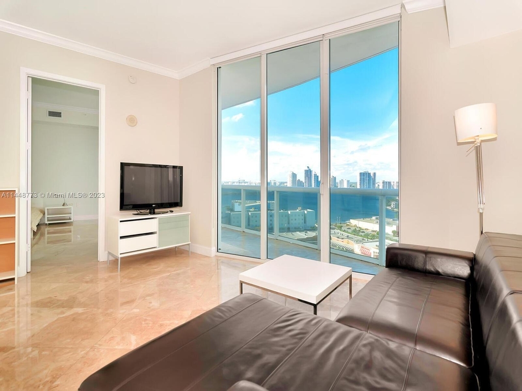 18101 Collins Ave - Photo 12