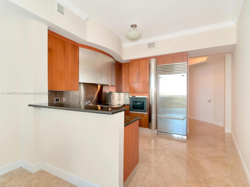 18101 Collins Ave - Photo 16