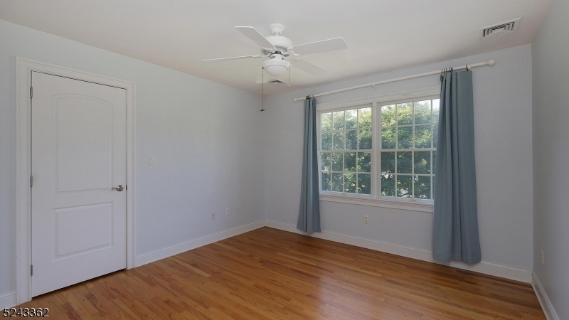 1113 Irving Ave - Photo 28