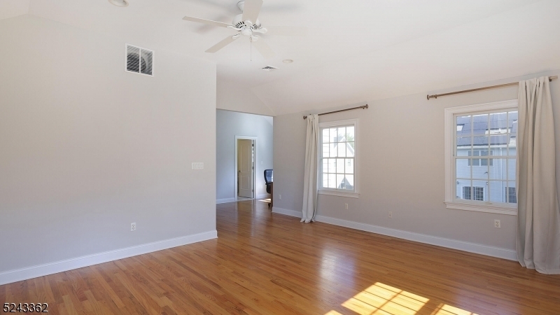 1113 Irving Ave - Photo 22