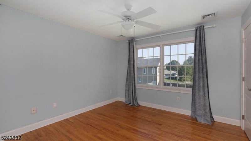 1113 Irving Ave - Photo 26