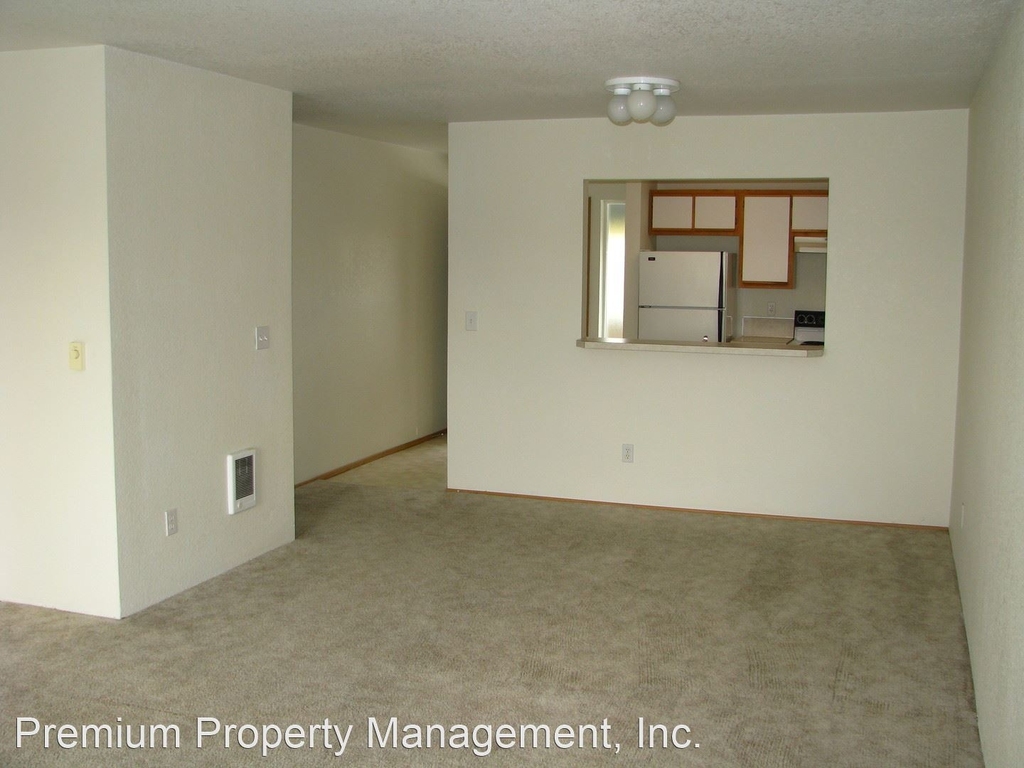 Camelot East 1148 37th Place Ne - Photo 2