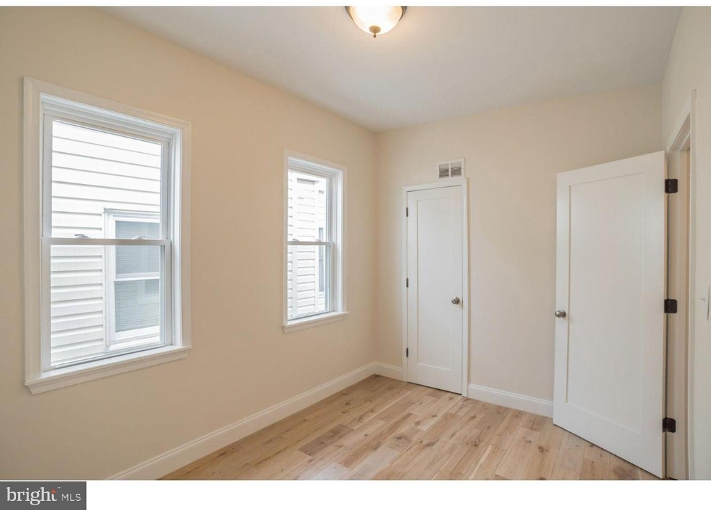 253 Iona Avenue - Photo 1