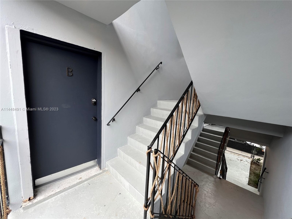 750 Sw 5th St - Photo 1