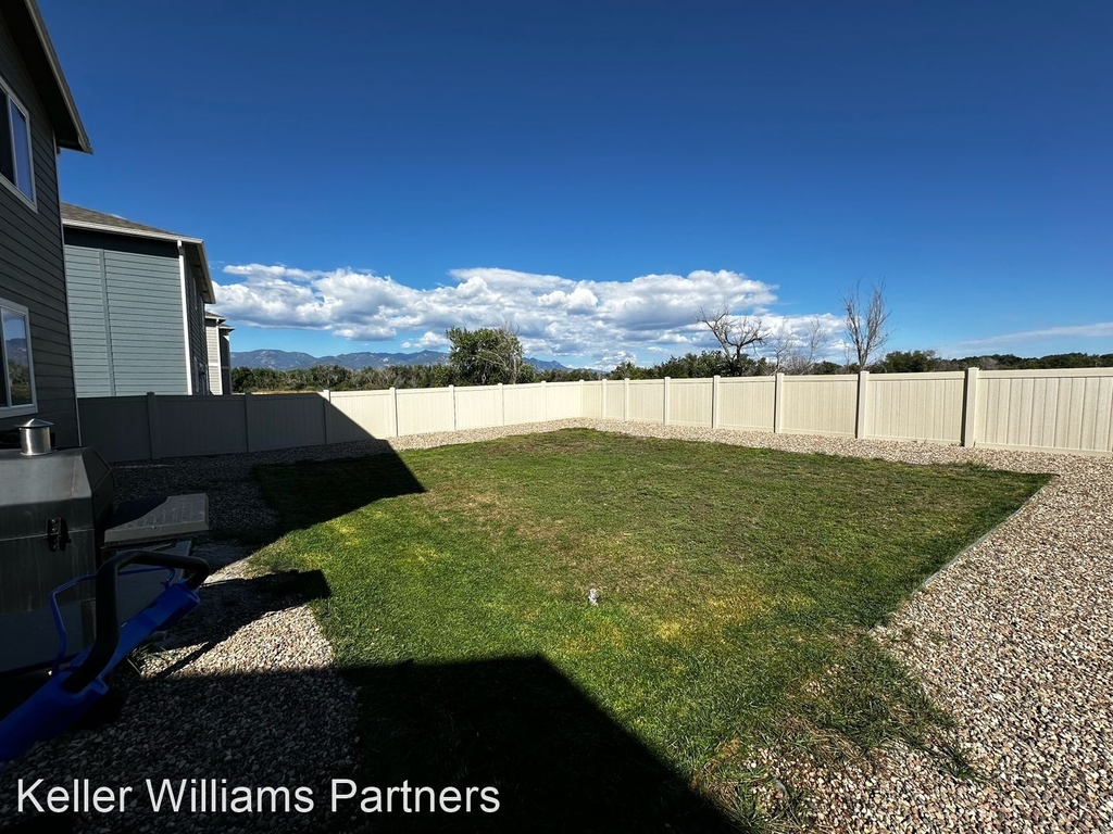 10587 Traders Parkway - Photo 1