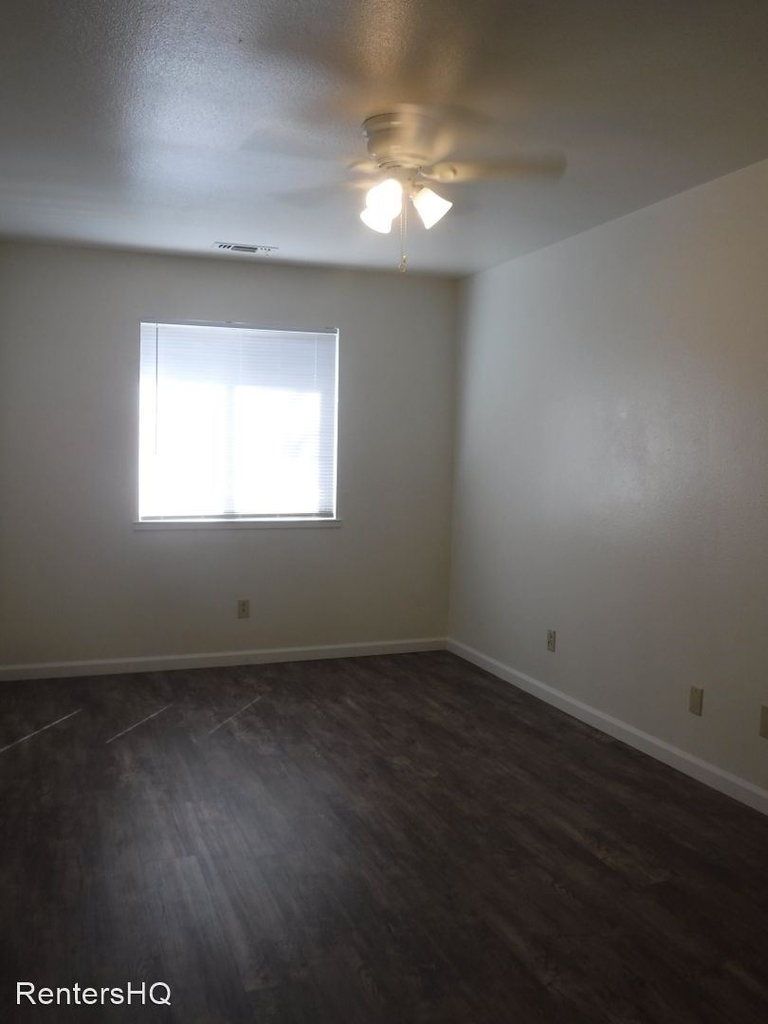 1067 Center Street - Photo 10