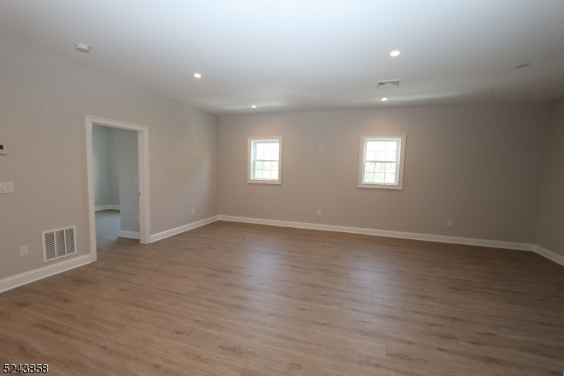 756 Bloomfield Ave - Photo 8