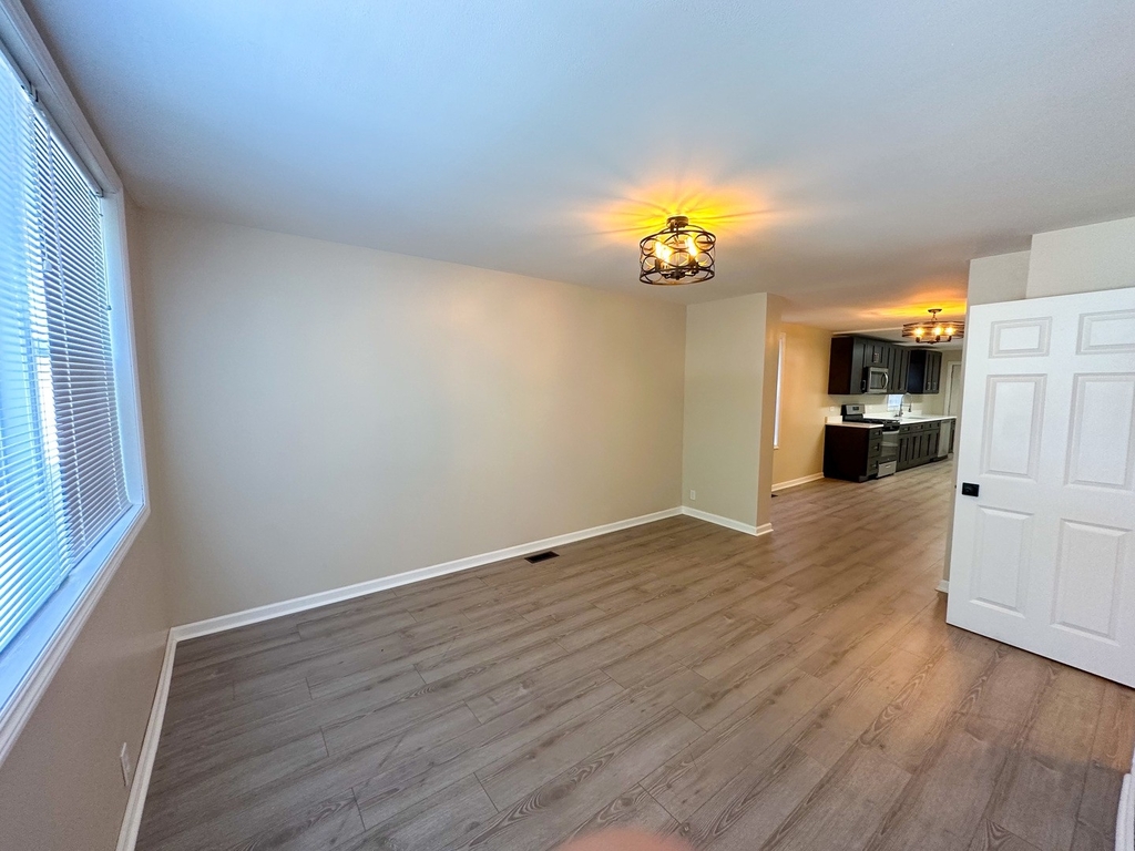 515 W 40th Place - Photo 1