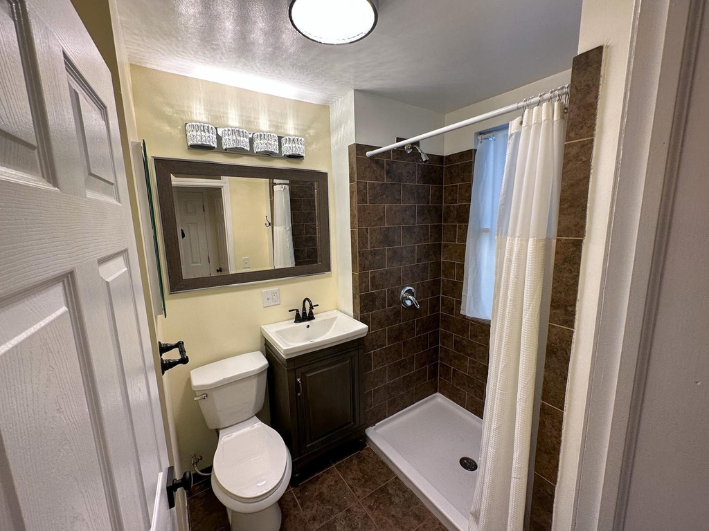 515 W 40th Place - Photo 12