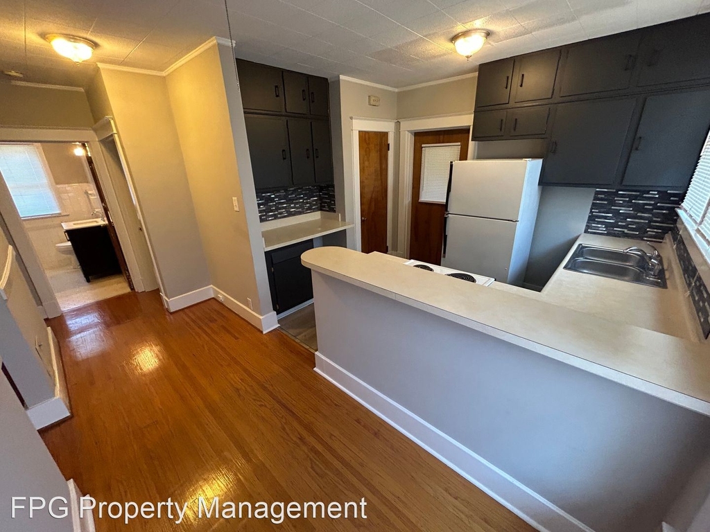 1229 Eastern Pkwy - Photo 3