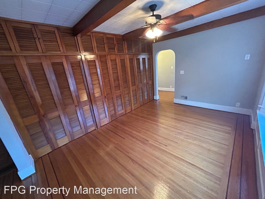 1229 Eastern Pkwy - Photo 2