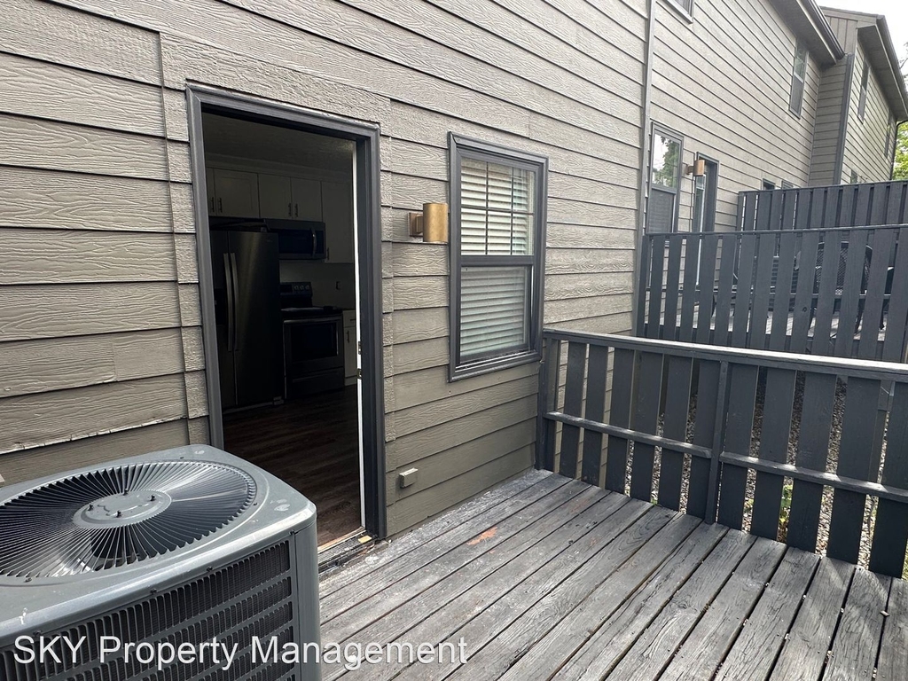 2040 Convent Place - Photo 10