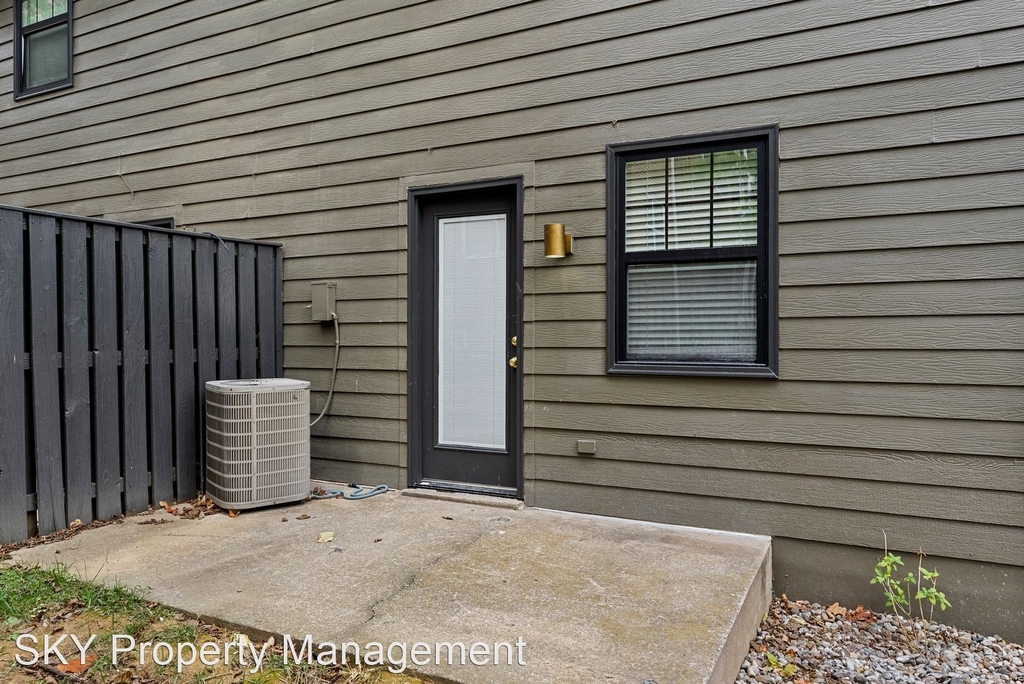 2042 Convent Place - Photo 21