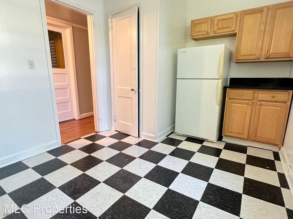 1230 Virginia Avenue, Ne - Photo 2
