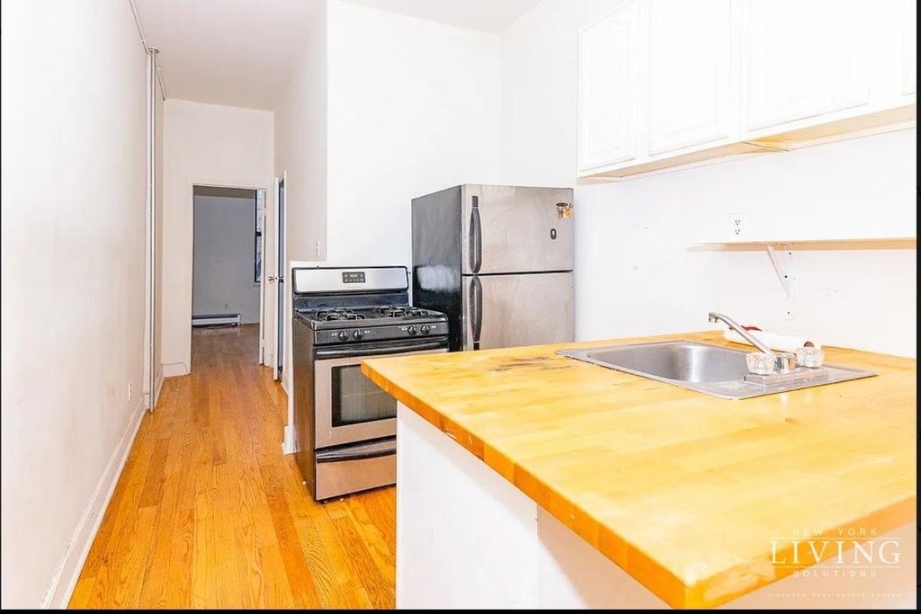 369 Menahan Street - Photo 0