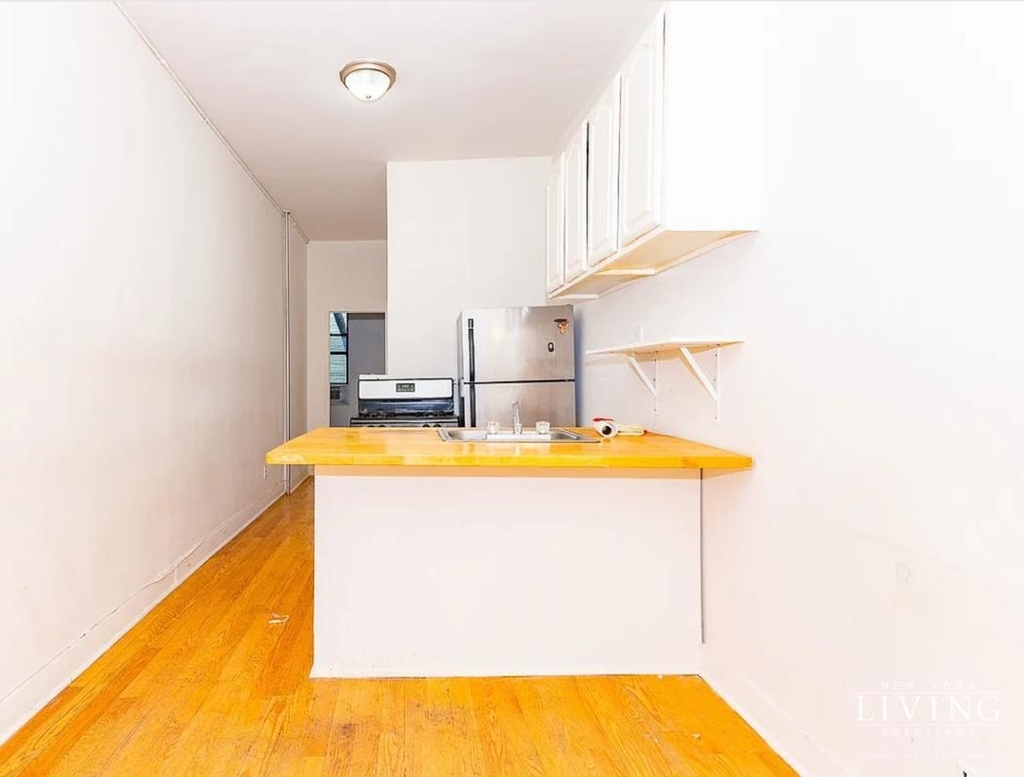 369 Menahan Street - Photo 1