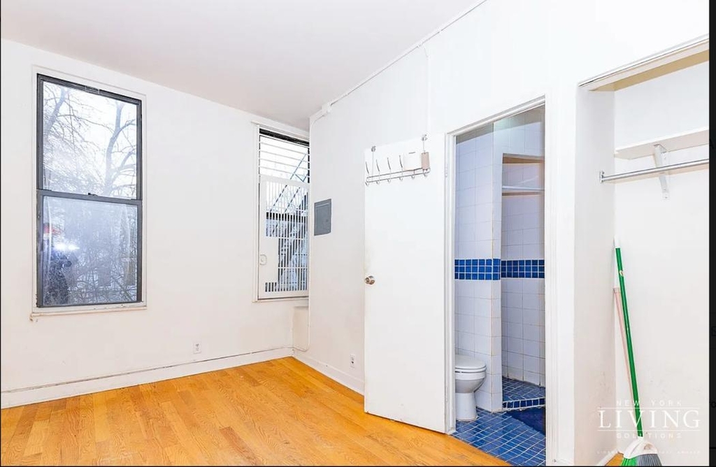 369 Menahan Street - Photo 5