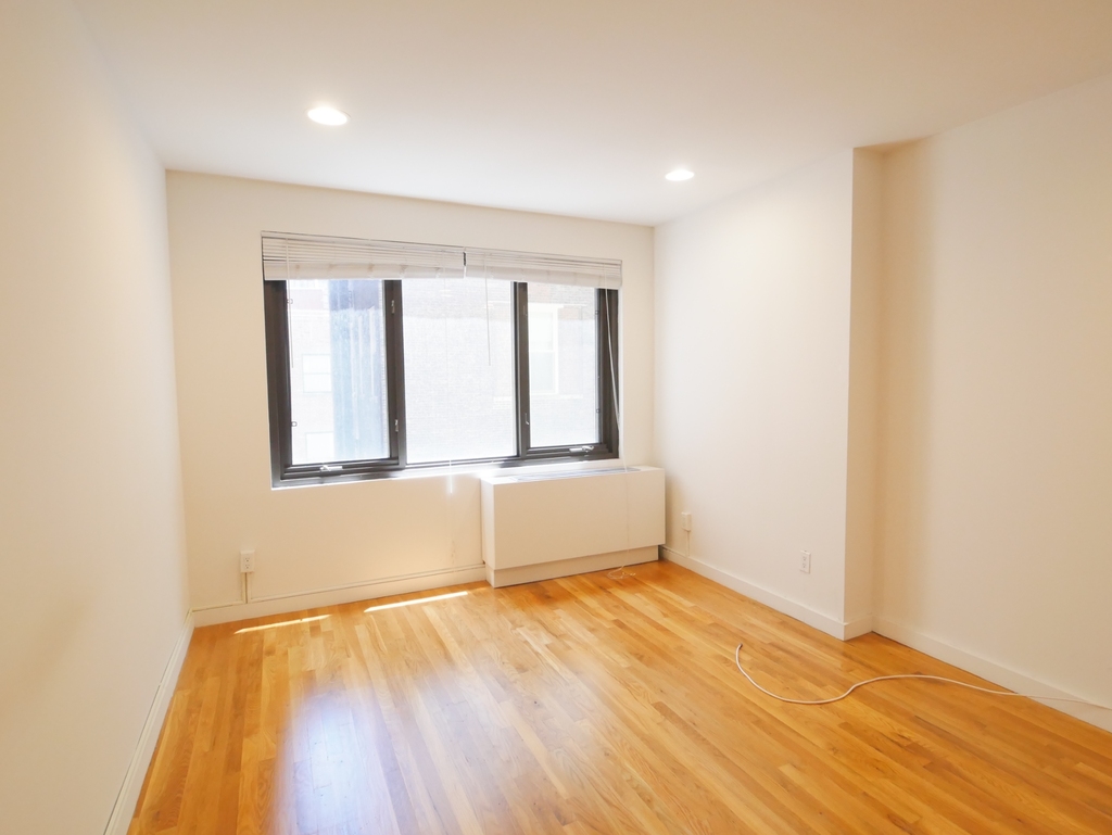 77 5th Avenue - Photo 8