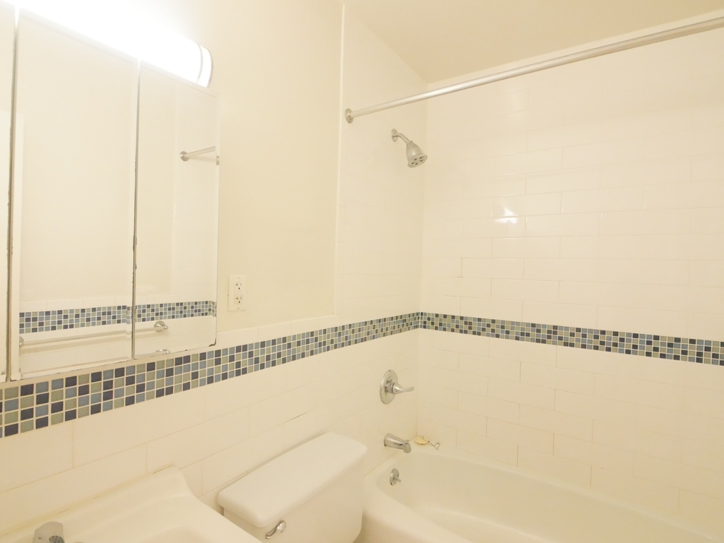 77 5th Avenue - Photo 3