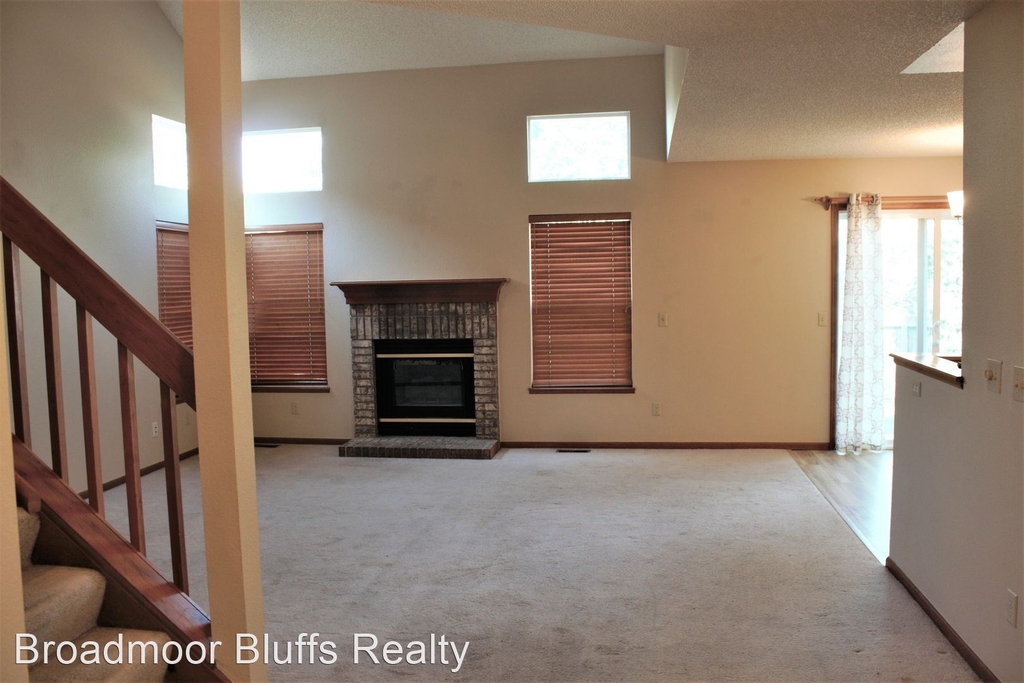 8253 Wilmington Drive - Photo 2