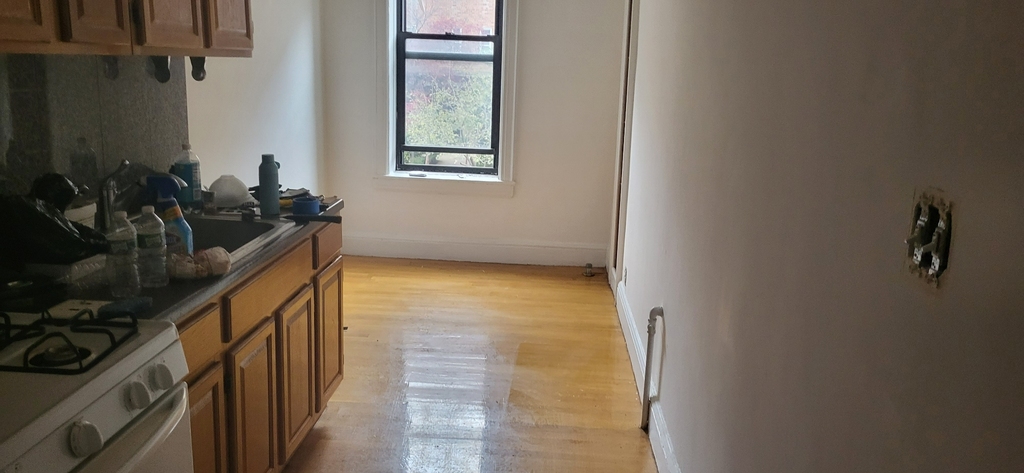 9115 Colonial Road - Photo 0
