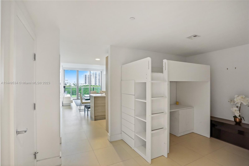 16385 Biscayne Blvd - Photo 30