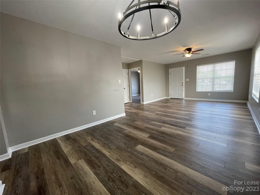 1024 Cherry Meadow Lane - Photo 3