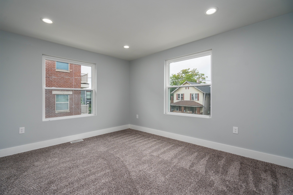 2417 E 10th Street - Photo 11