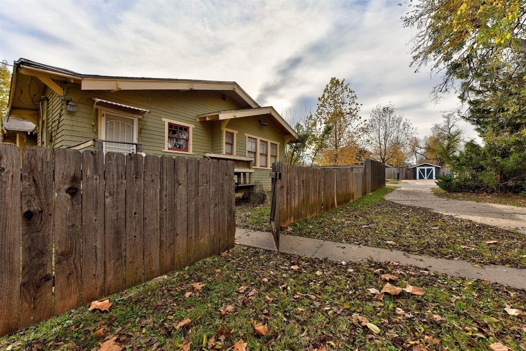 2301 N Shartel Avenue - Photo 40