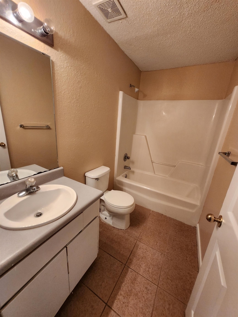 1100 Greentree Court - Photo 10