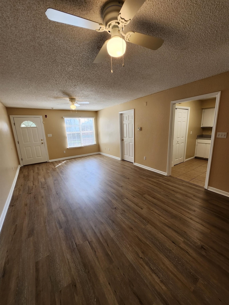 1100 Greentree Court - Photo 2