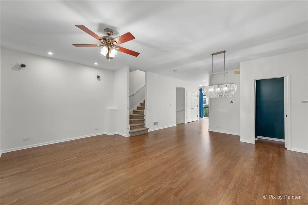 1824 N Rockwell Street - Photo 3