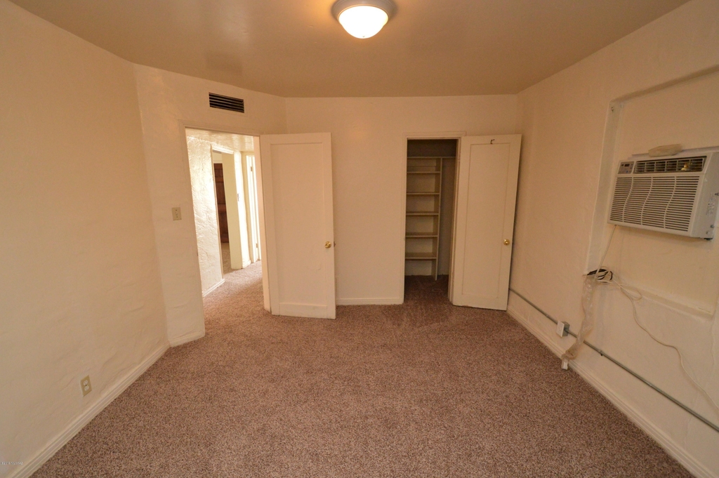 2219 N Hampton Street - Photo 6