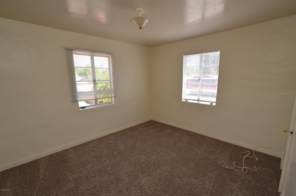 2219 N Hampton Street - Photo 10