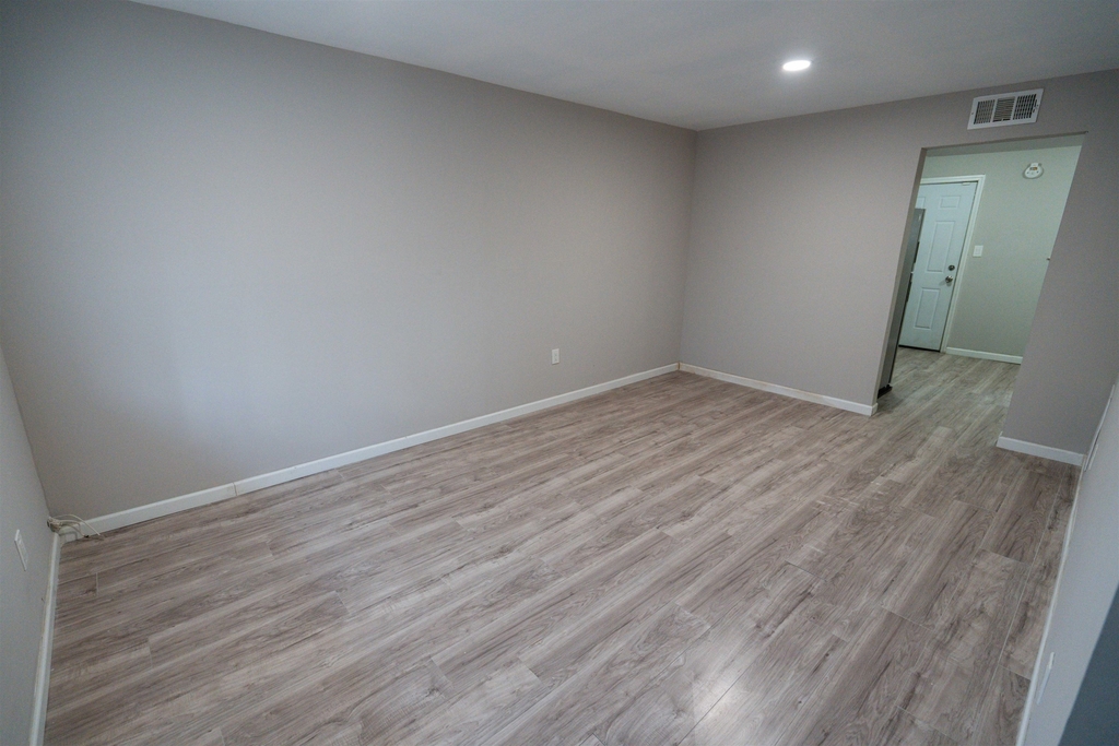 1305 Clay Street - Photo 3