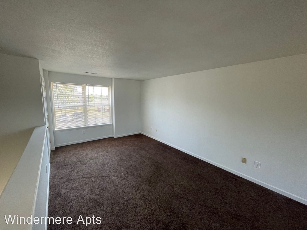 1302 E Liberty Circle - Photo 1