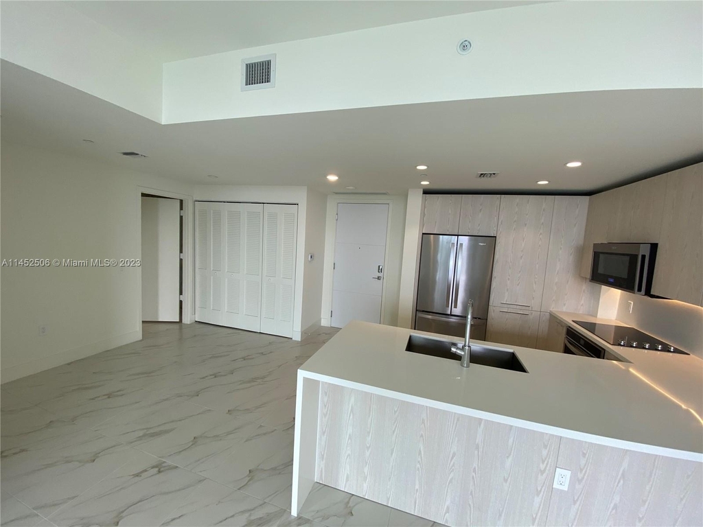 2000 Metropica Way - Photo 4