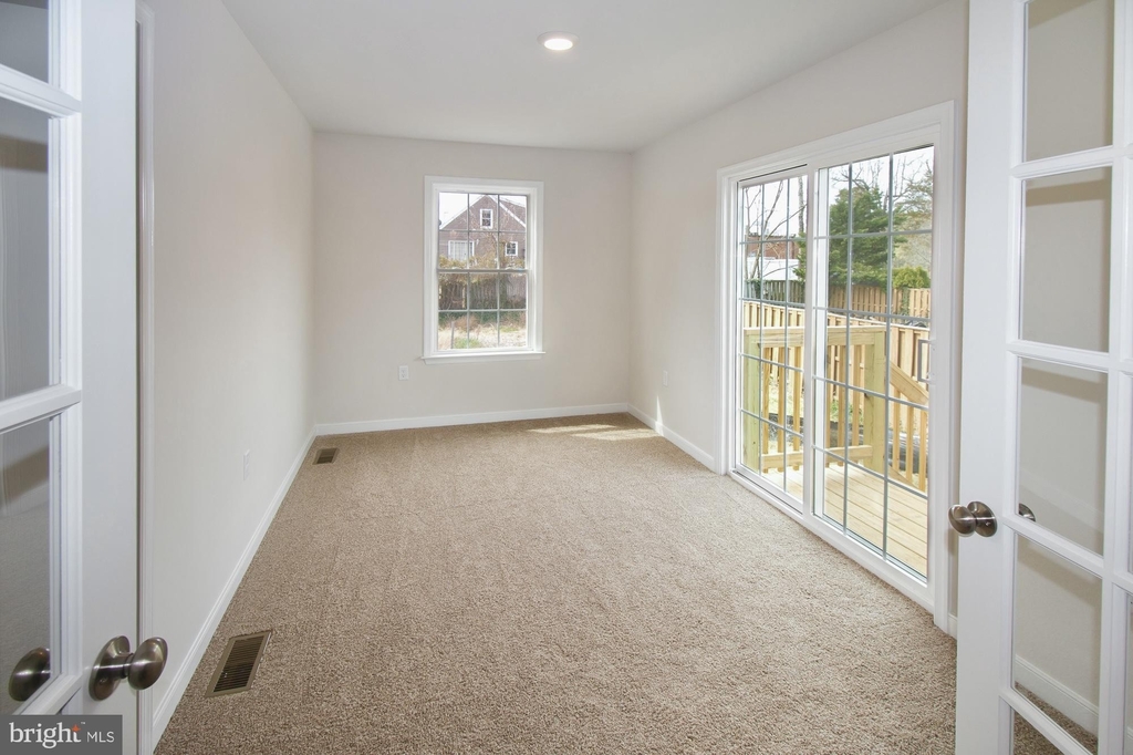 8528 Engleside Street - Photo 16