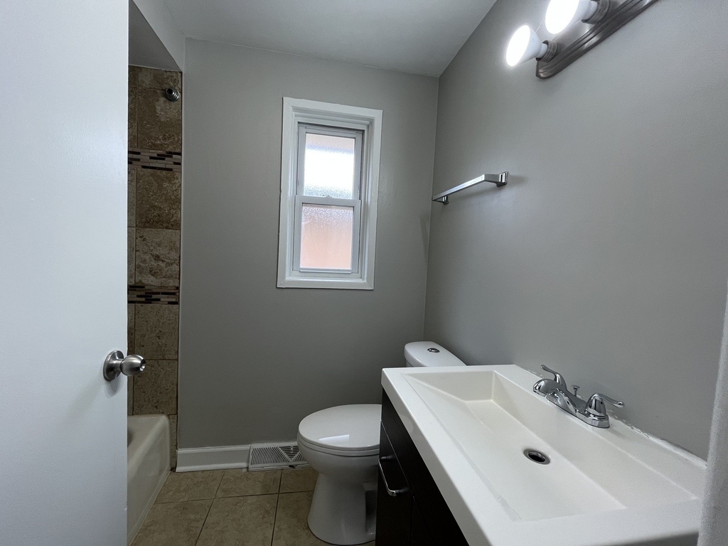 11728 S Loomis Street - Photo 12