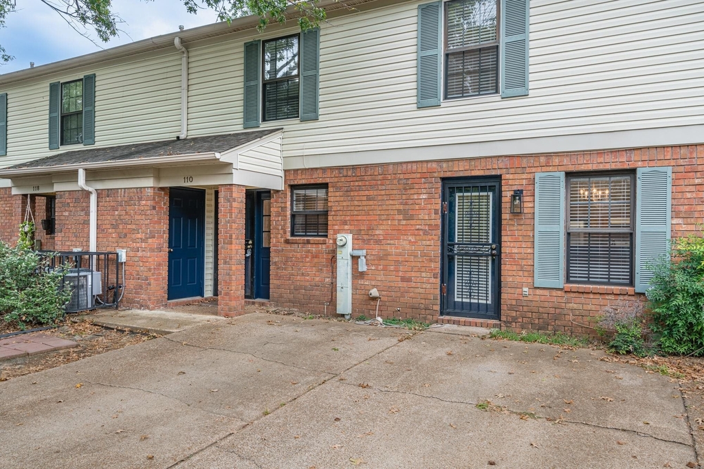 110 Barksdale - Photo 0