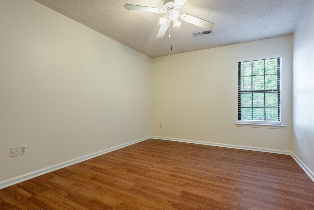 110 Barksdale - Photo 13