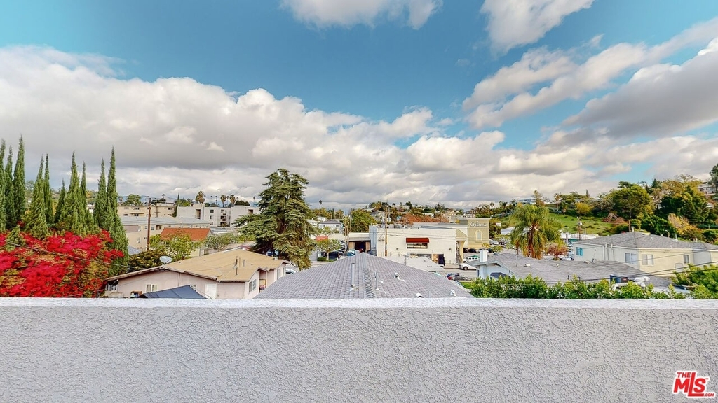 2749 Griffith Park Blvd - Photo 4