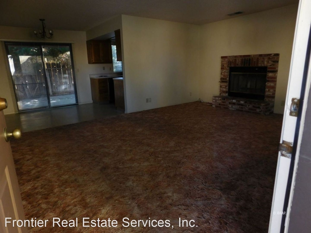 1005 W Alene Ave - Photo 1