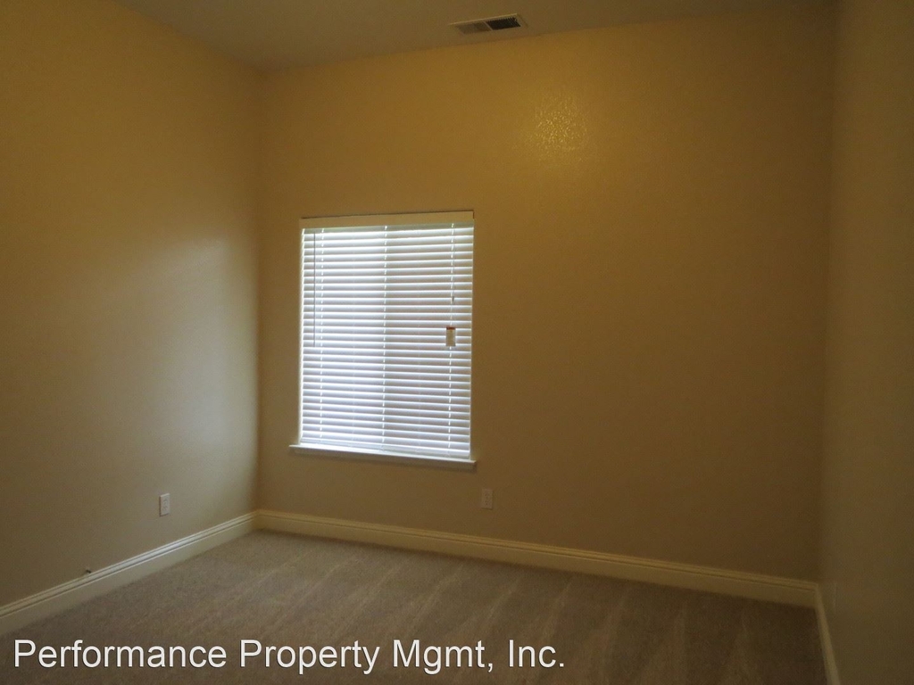 5330 E. Burns Avenue - Photo 5