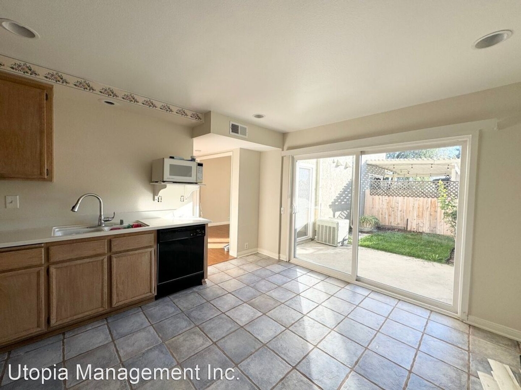 10885 Caravelle Place - Photo 11