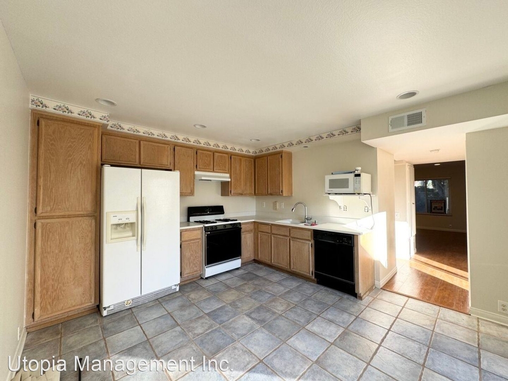 10885 Caravelle Place - Photo 10